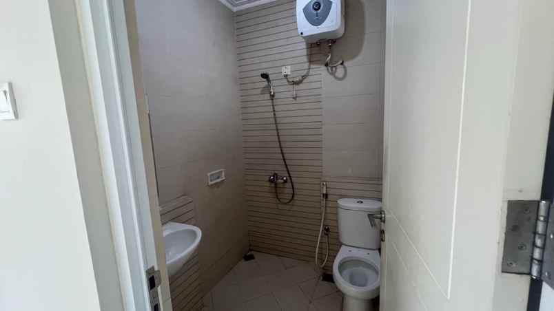 dijual rumah kota wisata cibubur