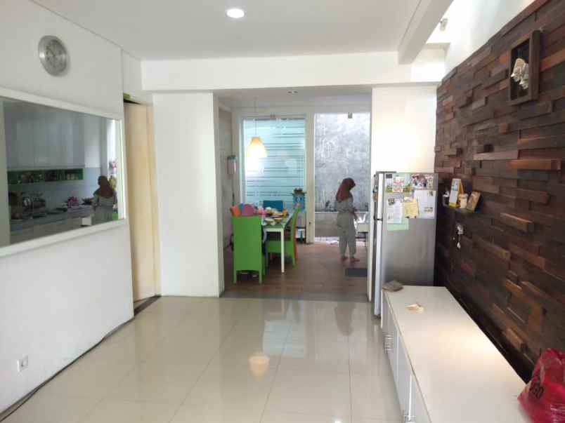 dijual rumah kpad kel gegerkalong kec