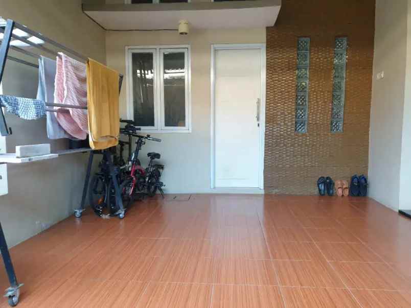 dijual rumah kukusan beji