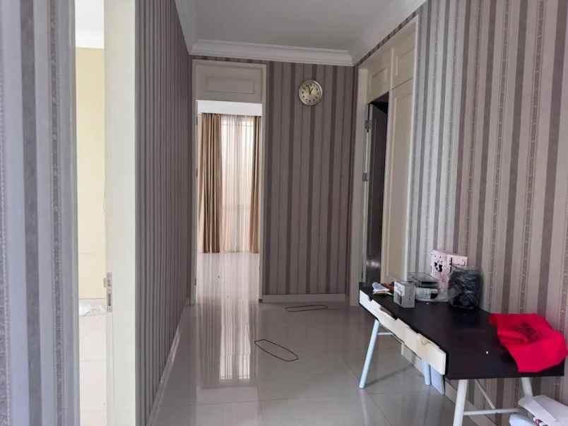 dijual rumah la rizwood pakuwon indah