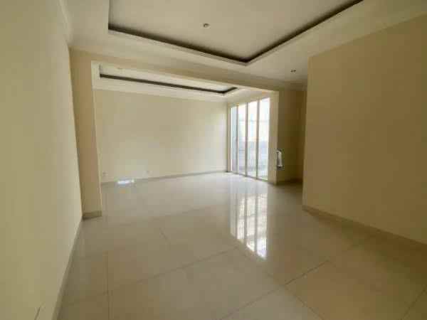 dijual rumah lariz pakuwon indah