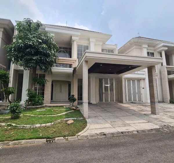 dijual rumah lariz pakuwon indah