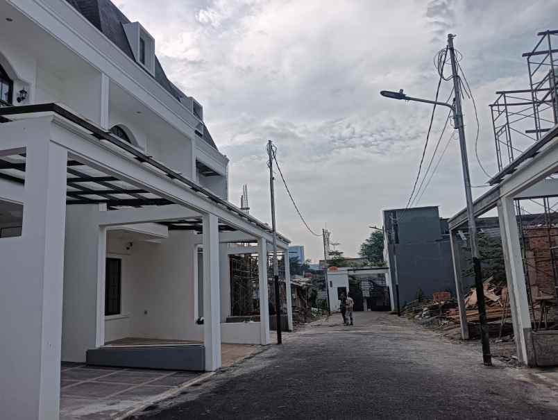 dijual rumah lebak bulus