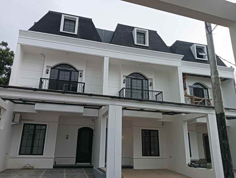 dijual rumah lebak bulus