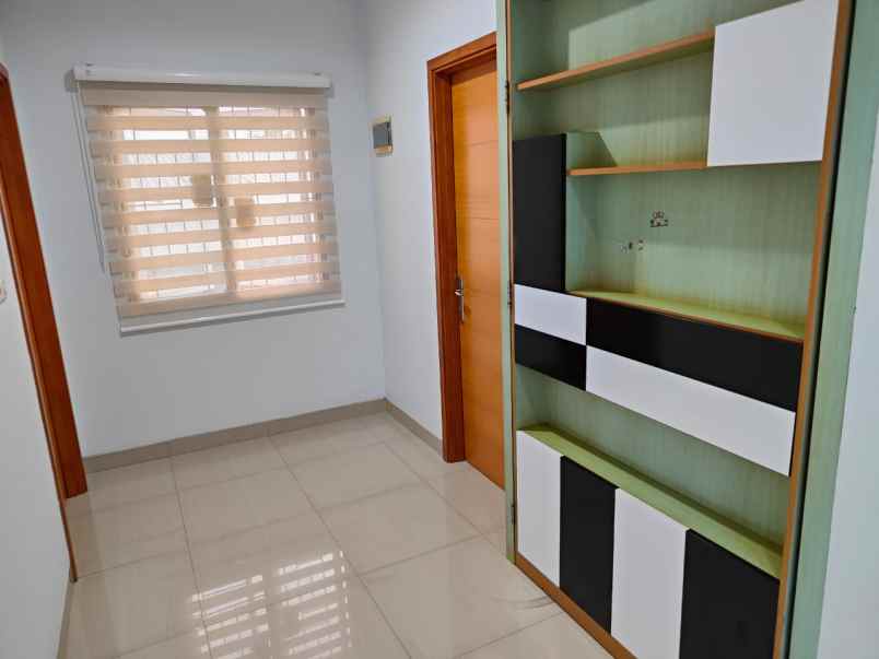 dijual rumah lippo cikarang taman piccadilly