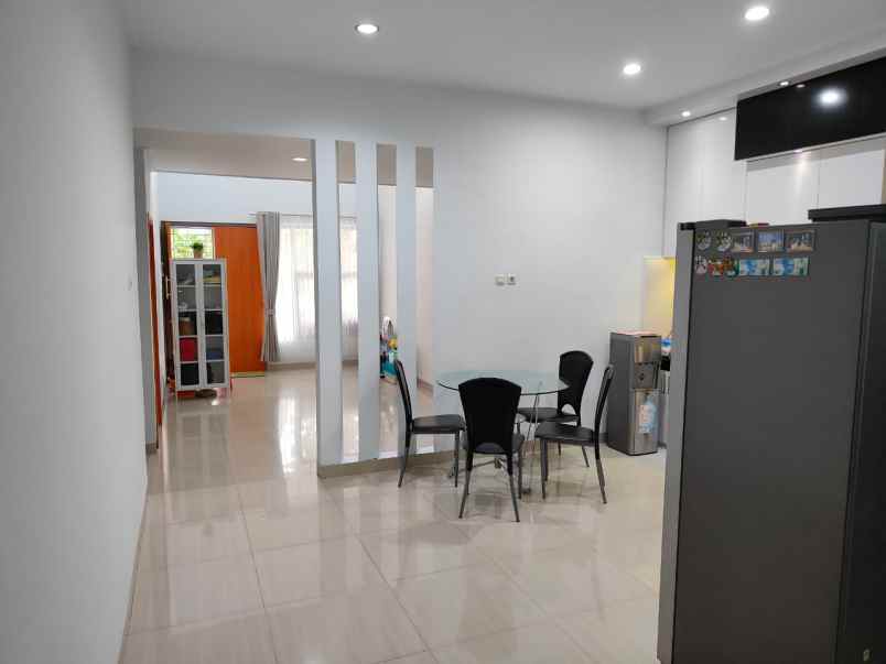 dijual rumah lippo cikarang taman piccadilly