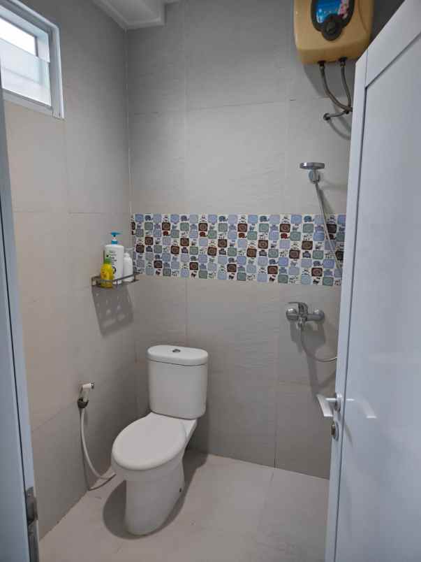 dijual rumah lippo cikarang taman piccadilly