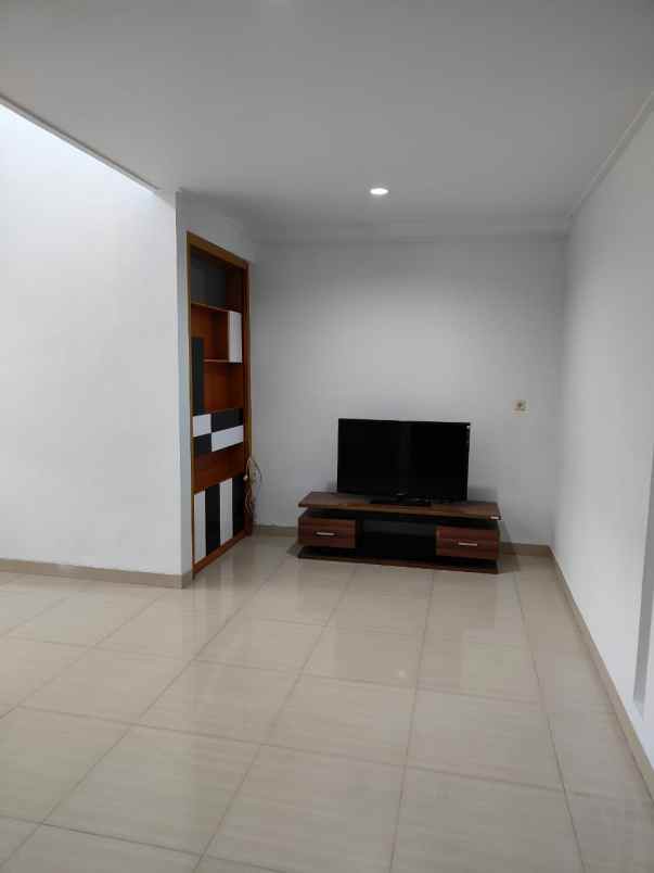 dijual rumah lippo cikarang taman piccadilly