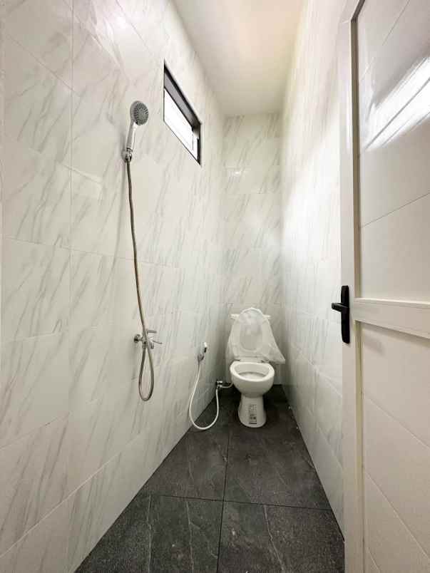 dijual rumah lubang buaya