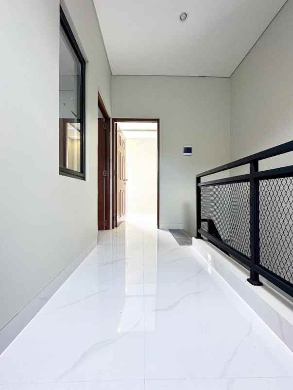 dijual rumah lubang buaya