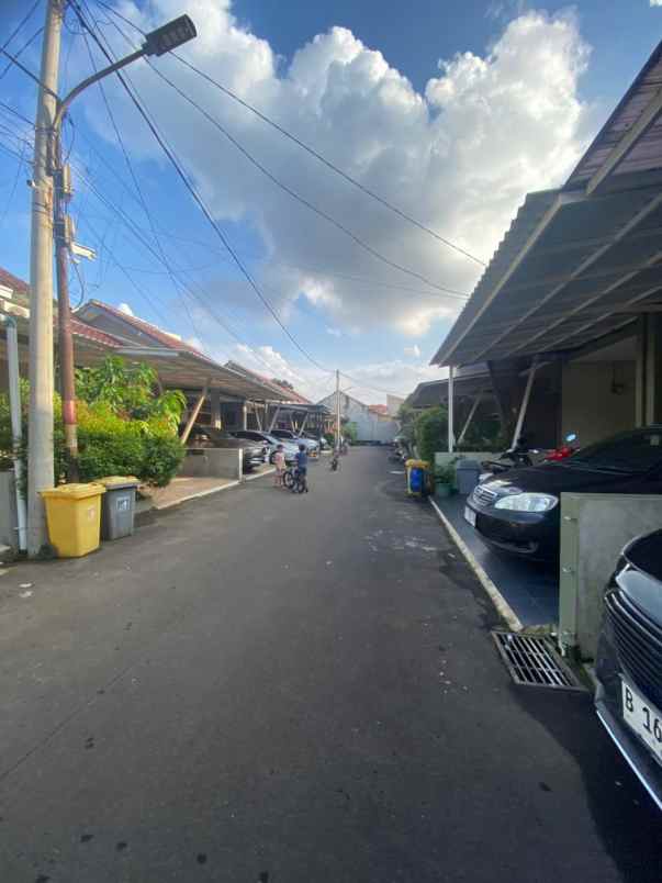 dijual rumah mampang pancoran mas depok
