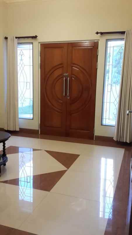 dijual rumah manyar rejo