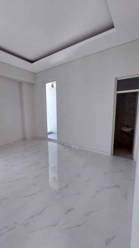 dijual rumah manyar tompotika