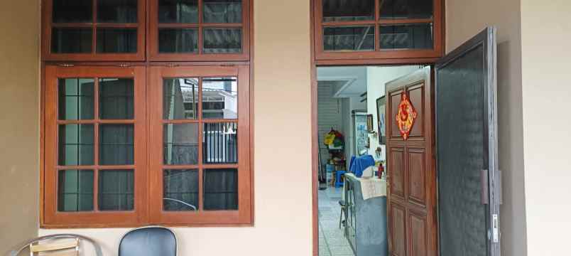 dijual rumah manyar tompotika manyar