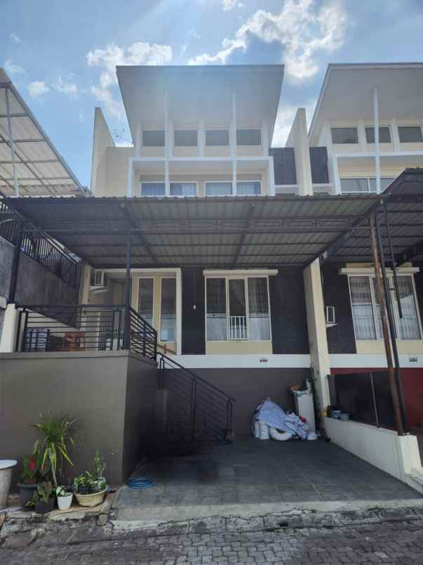 dijual rumah manyaran
