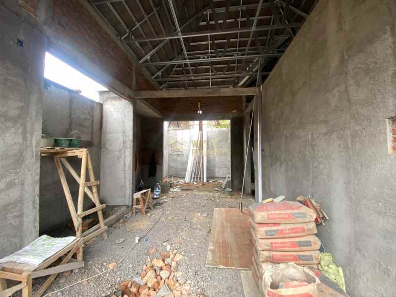 dijual rumah margoluwih