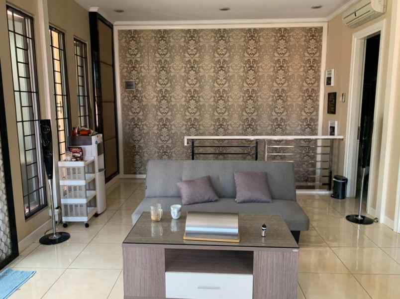 dijual rumah metro permata