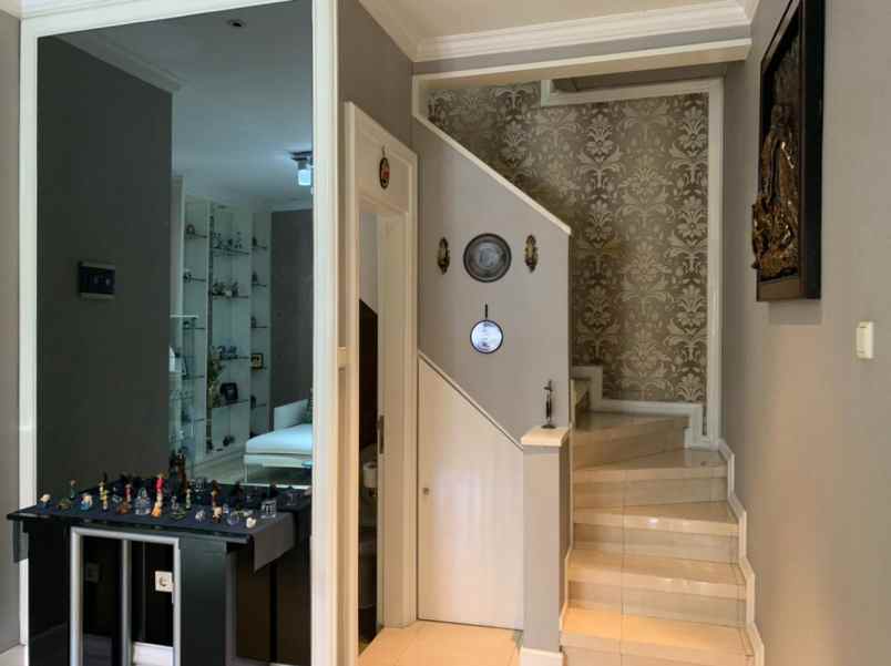 dijual rumah metro permata