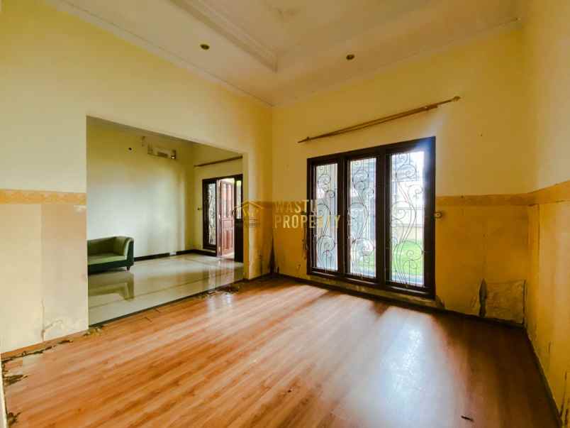 dijual rumah mewah 10 kamar akses mudah di kalasan