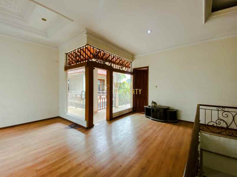 dijual rumah mewah 10 kamar akses mudah di kalasan