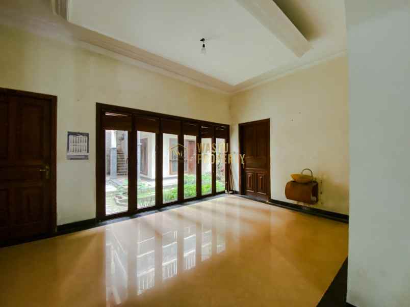 dijual rumah mewah 10 kamar akses mudah di kalasan