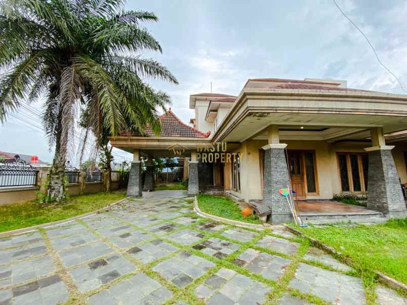 dijual rumah mewah 10 kamar akses mudah di kalasan