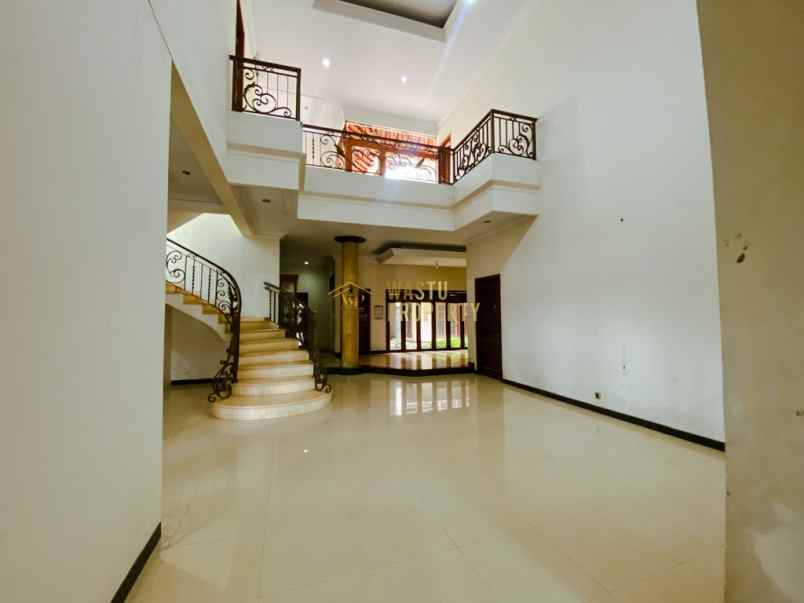 dijual rumah mewah 10 kamar akses mudah di kalasan