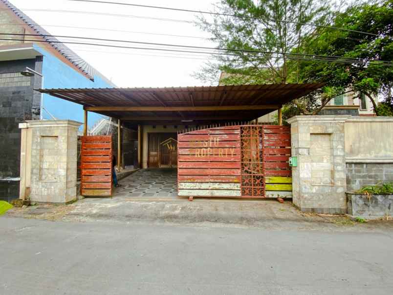 dijual rumah mewah 10 kamar akses mudah di kalasan