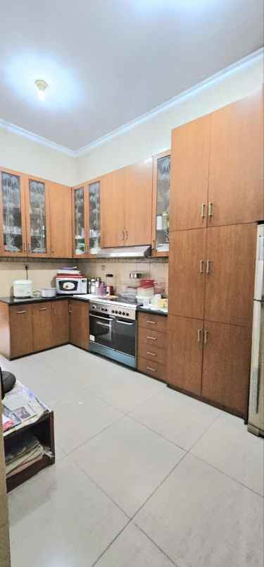 dijual rumah mewah 2 lantai dicurug indah jatiwaringin