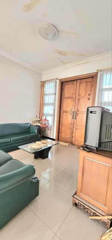 dijual rumah mewah 2 lantai dicurug indah jatiwaringin