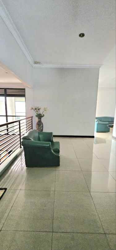 dijual rumah mewah 2 lantai dicurug indah jatiwaringin