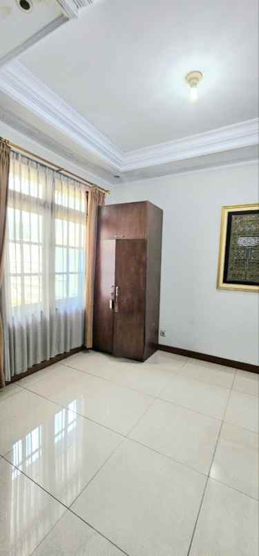 dijual rumah mewah 2 lantai dicurug indah jatiwaringin