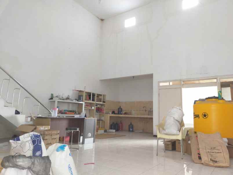 dijual rumah mewah klasik 2 lantai