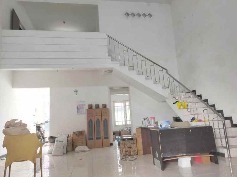 dijual rumah mewah klasik 2 lantai