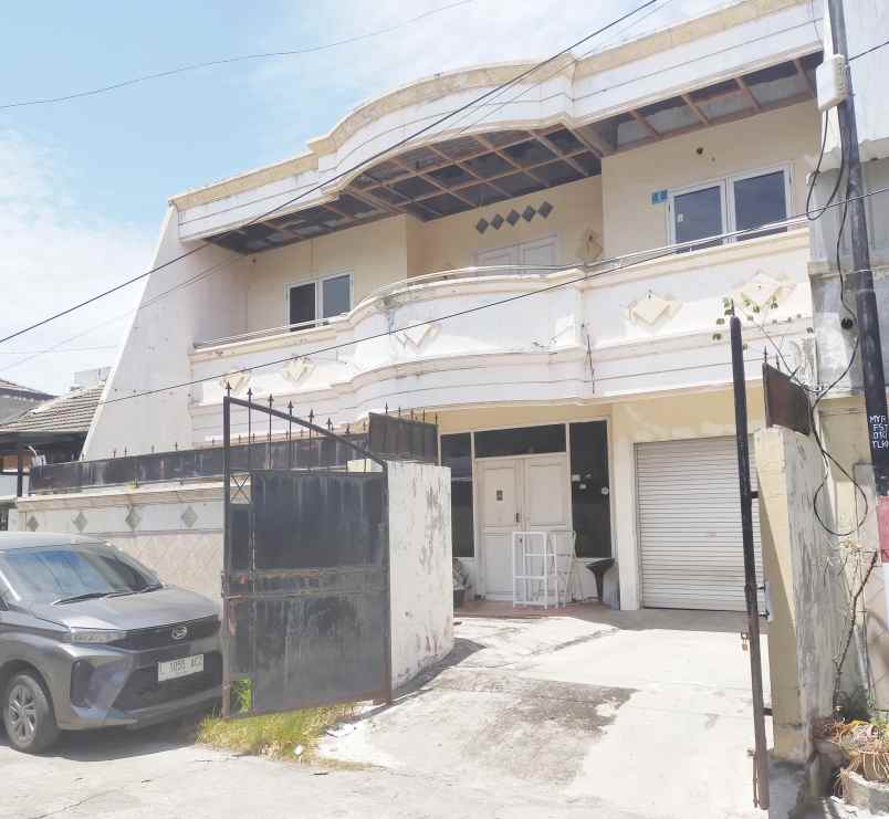 dijual rumah mewah klasik 2 lantai