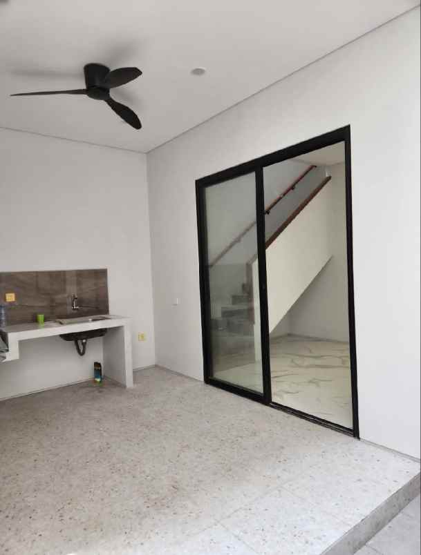 dijual rumah mulyosari