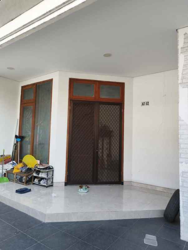dijual rumah nginden