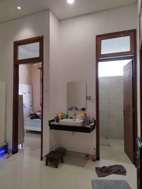 dijual rumah nginden