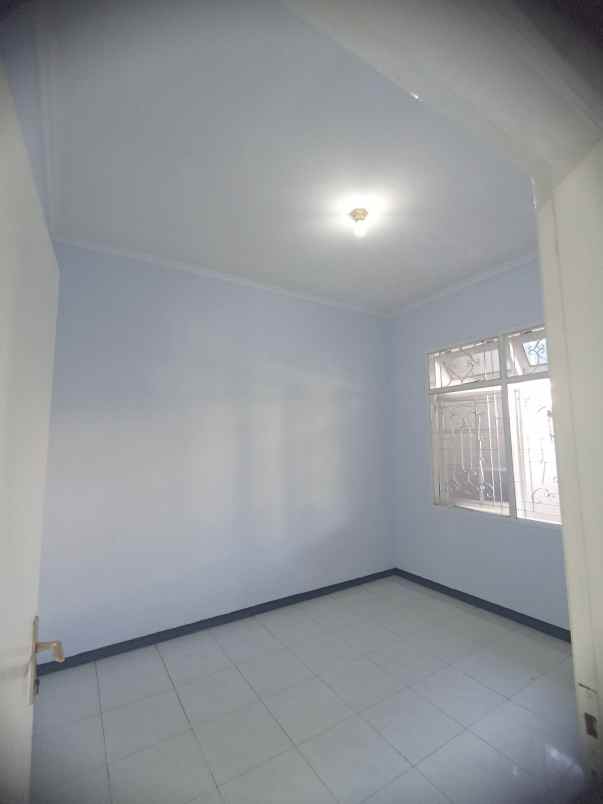 dijual rumah nirwana eksekutif