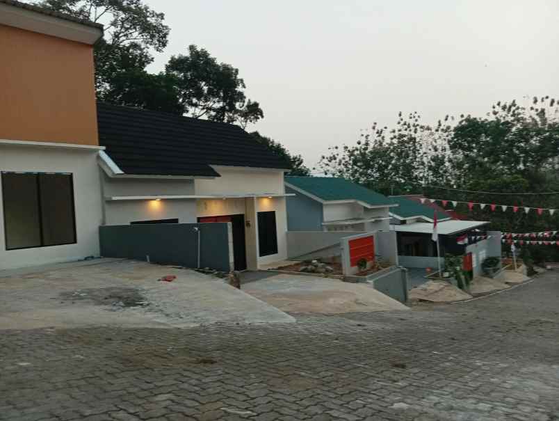 dijual rumah pakintelan