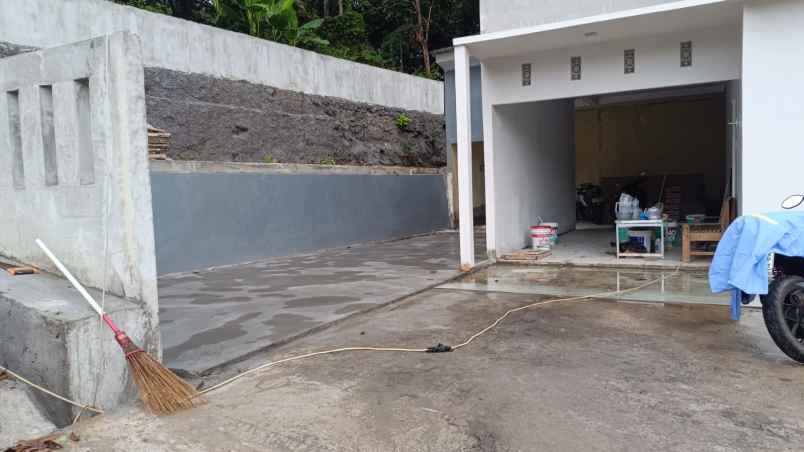 dijual rumah pakintelan