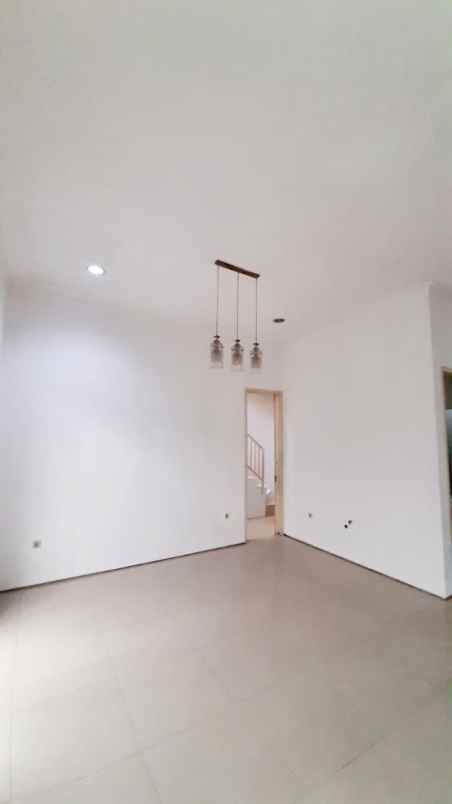 dijual rumah pakuwon city