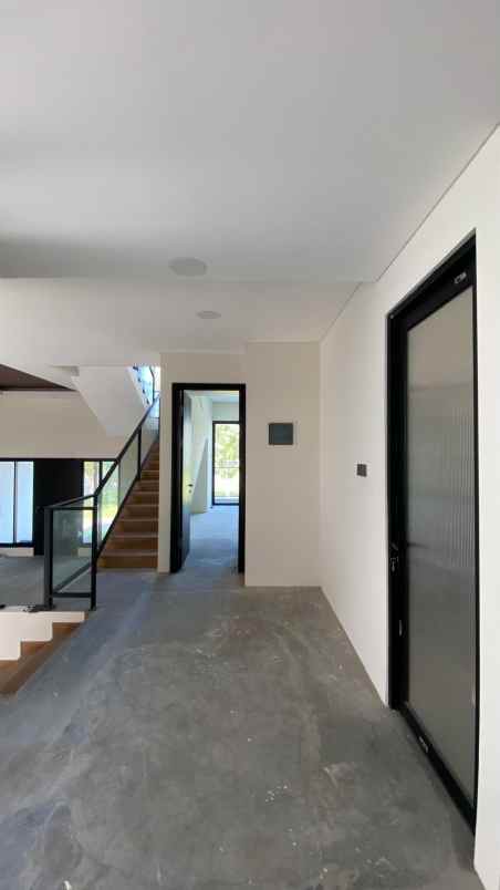 dijual rumah pakuwon city