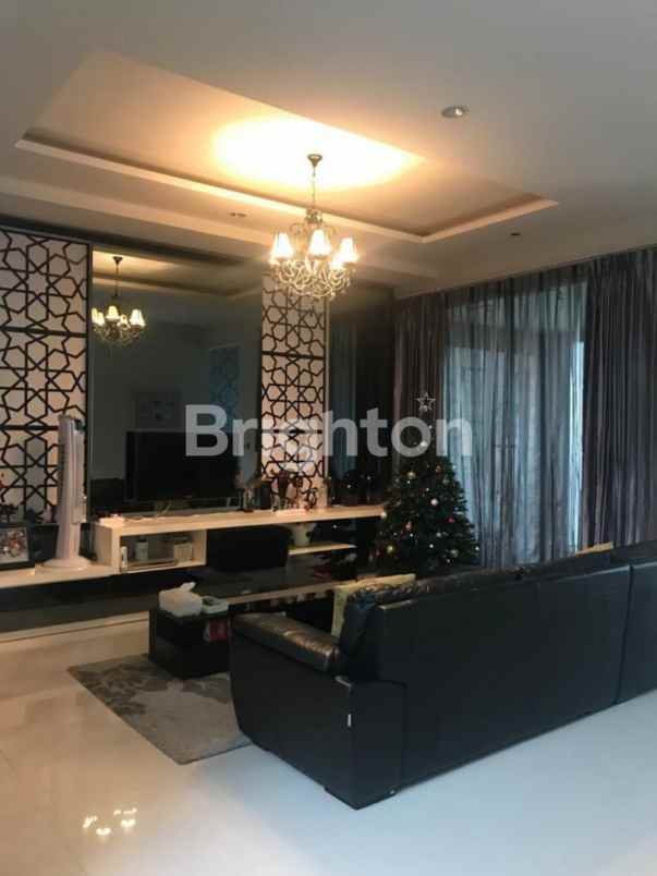 dijual rumah pakuwon city