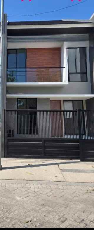 dijual rumah pakuwon city