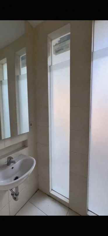 dijual rumah pakuwon city