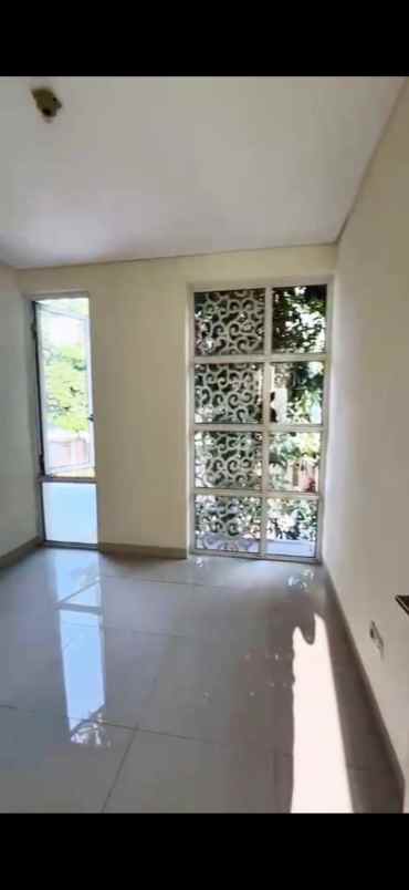 dijual rumah pakuwon city