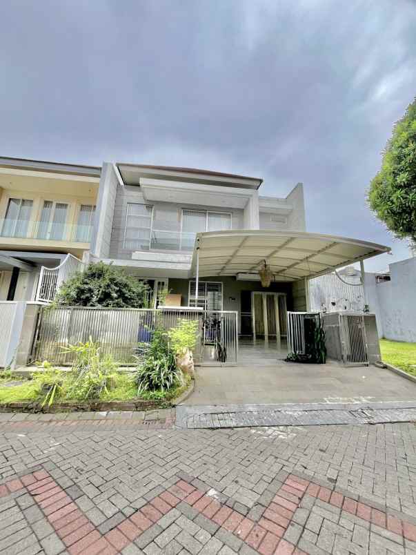 dijual rumah pakuwon city