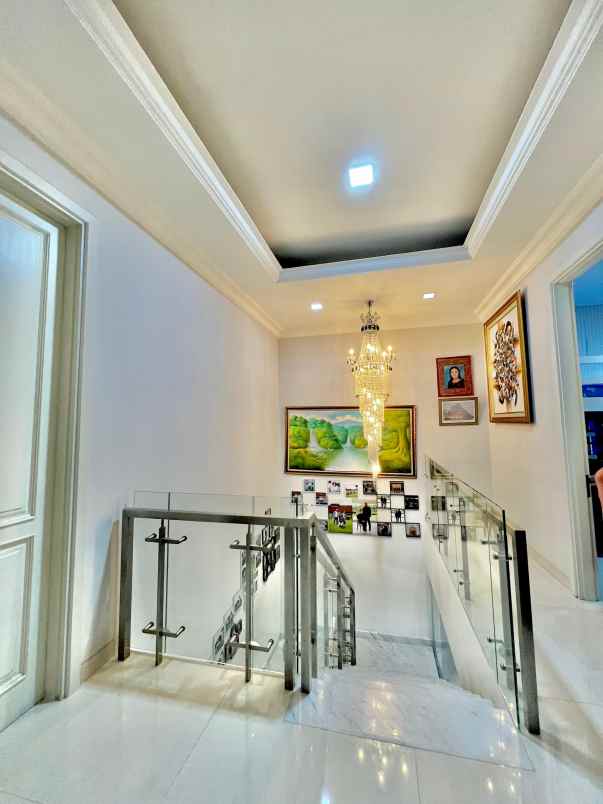 dijual rumah pakuwon city