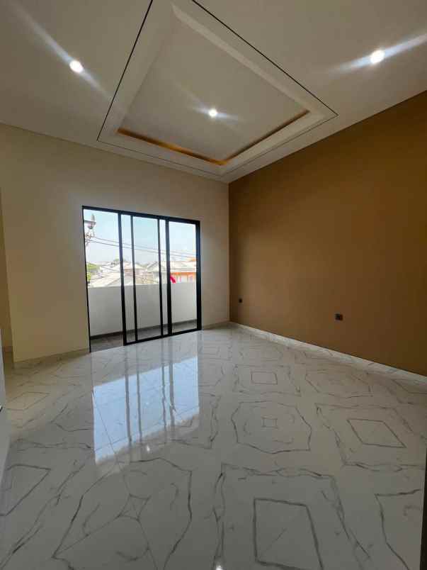 dijual rumah pakuwon city